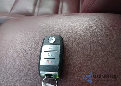 2018 Kia Sorento 3.3L Sx z USA, uszkodzony, nr VIN 5XYPK4A56JG379995